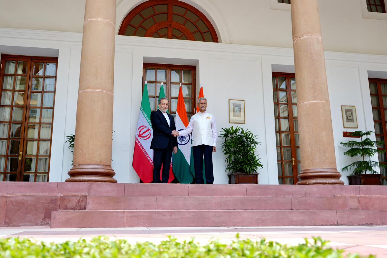  Iranian and Indian foreign ministers discuss next steps for cooperation